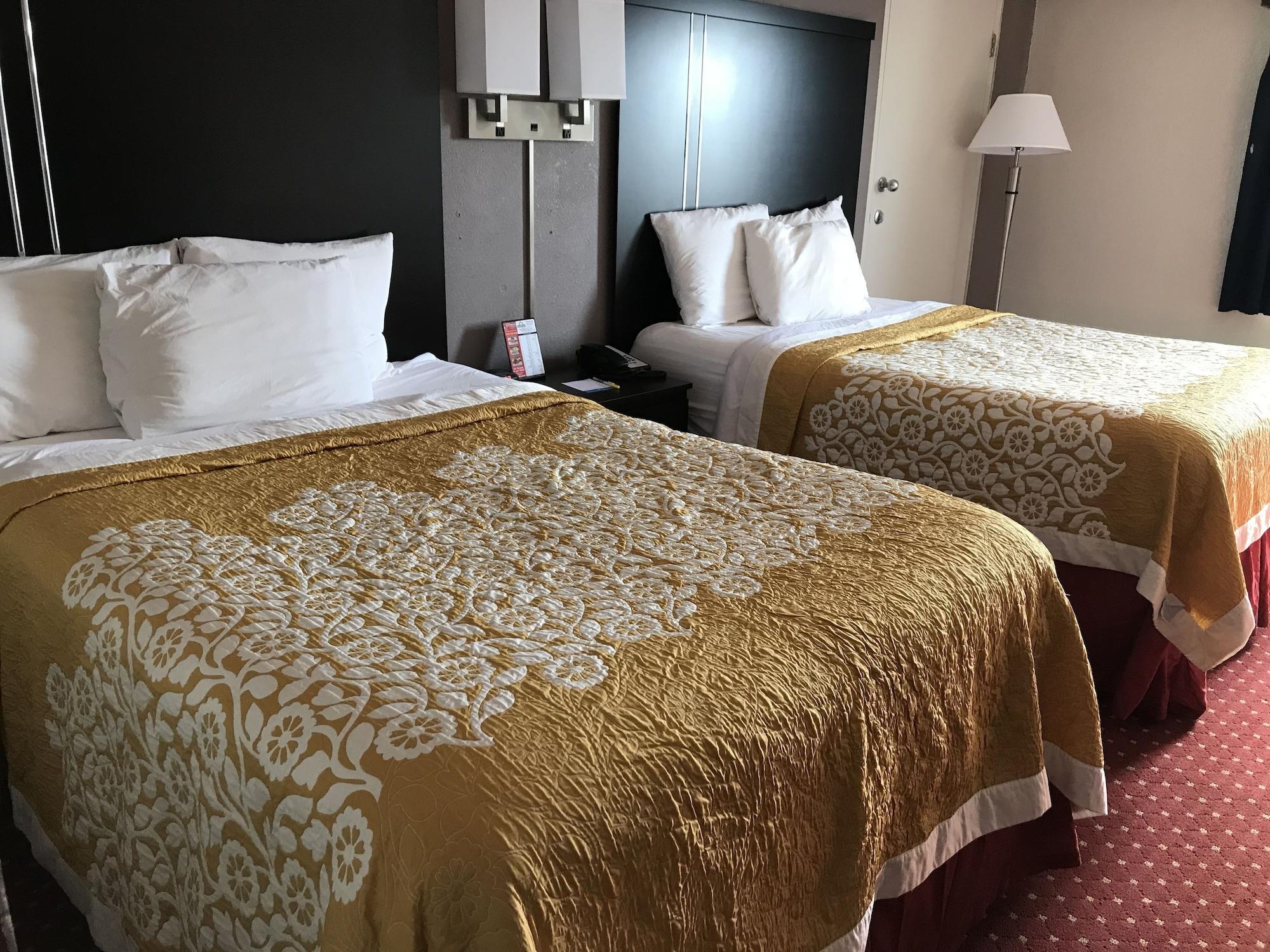 Days Inn By Wyndham Livonia Canton Detroit Bagian luar foto