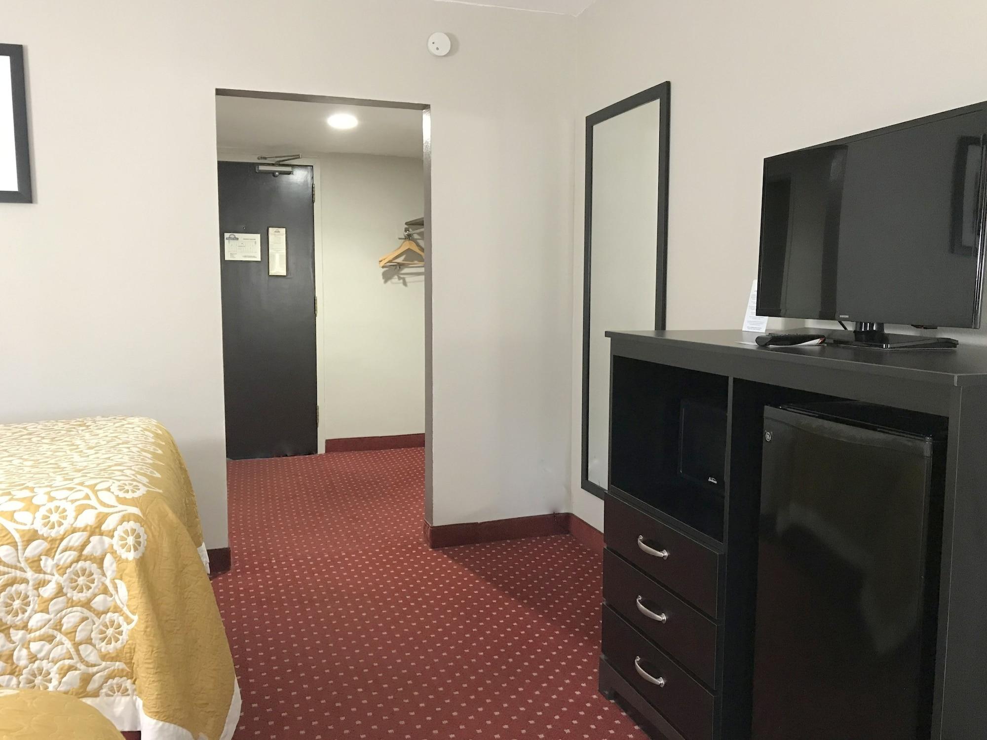 Days Inn By Wyndham Livonia Canton Detroit Bagian luar foto