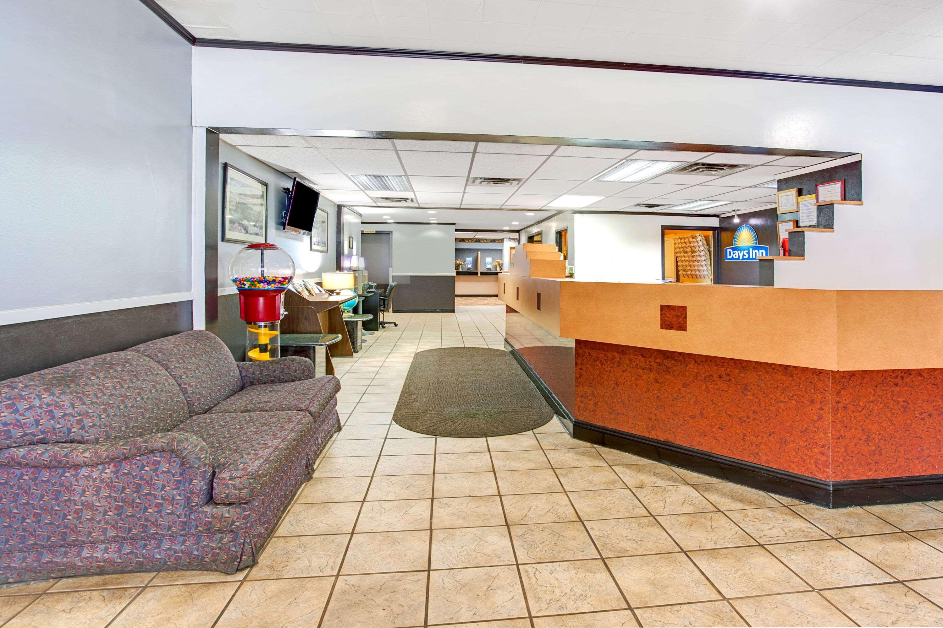 Days Inn By Wyndham Livonia Canton Detroit Bagian luar foto