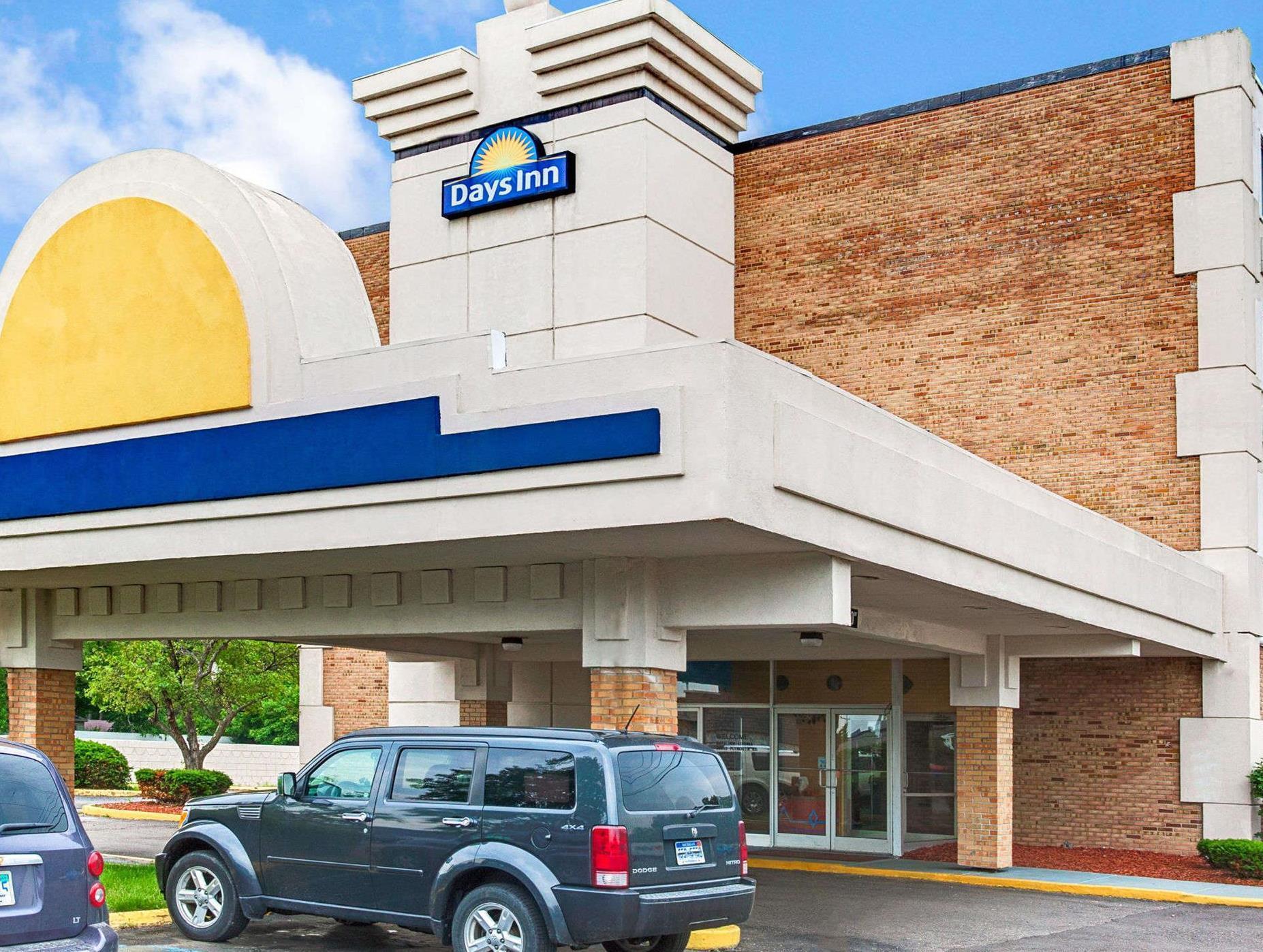 Days Inn By Wyndham Livonia Canton Detroit Bagian luar foto
