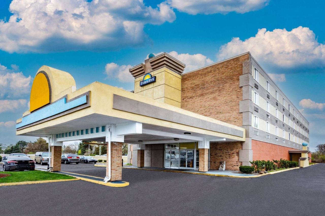 Days Inn By Wyndham Livonia Canton Detroit Bagian luar foto