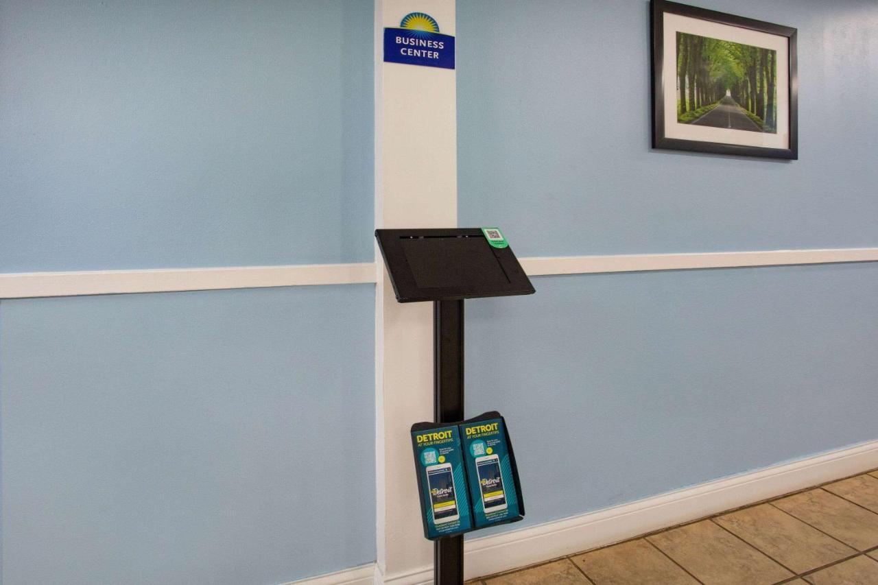 Days Inn By Wyndham Livonia Canton Detroit Bagian luar foto