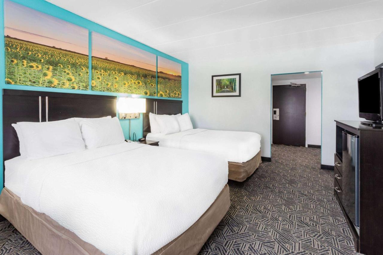 Days Inn By Wyndham Livonia Canton Detroit Bagian luar foto