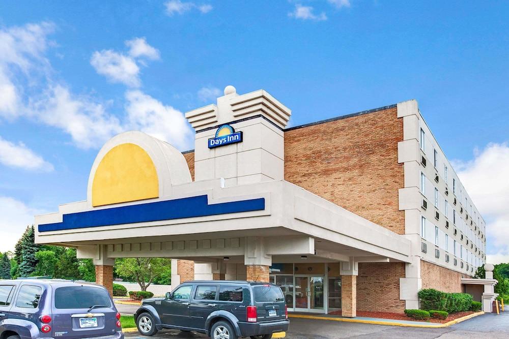 Days Inn By Wyndham Livonia Canton Detroit Bagian luar foto